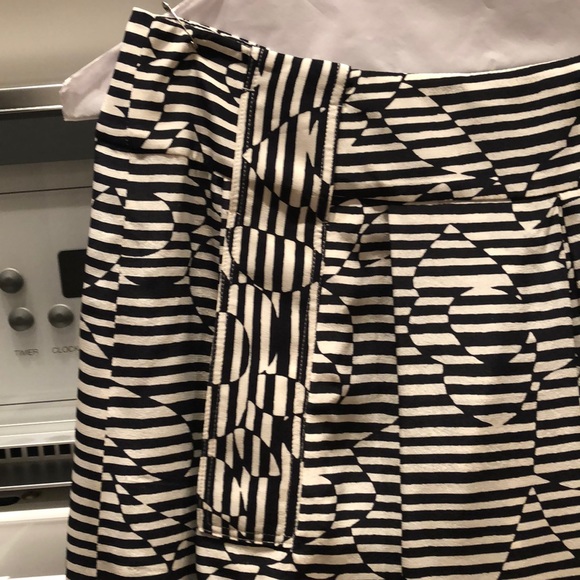 Carlisle 100% silk skirt - Picture 2 of 5